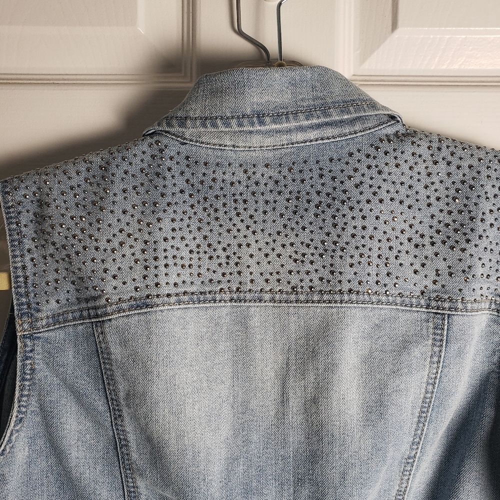 NWT CATO Light Wash Denim Jean Silver Studded Button Front Vest - Picture 7 of 8